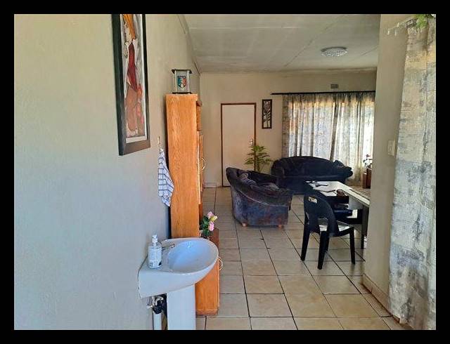 3 BEDROOM HOUSE FOR SALE IN RHODESFIELD